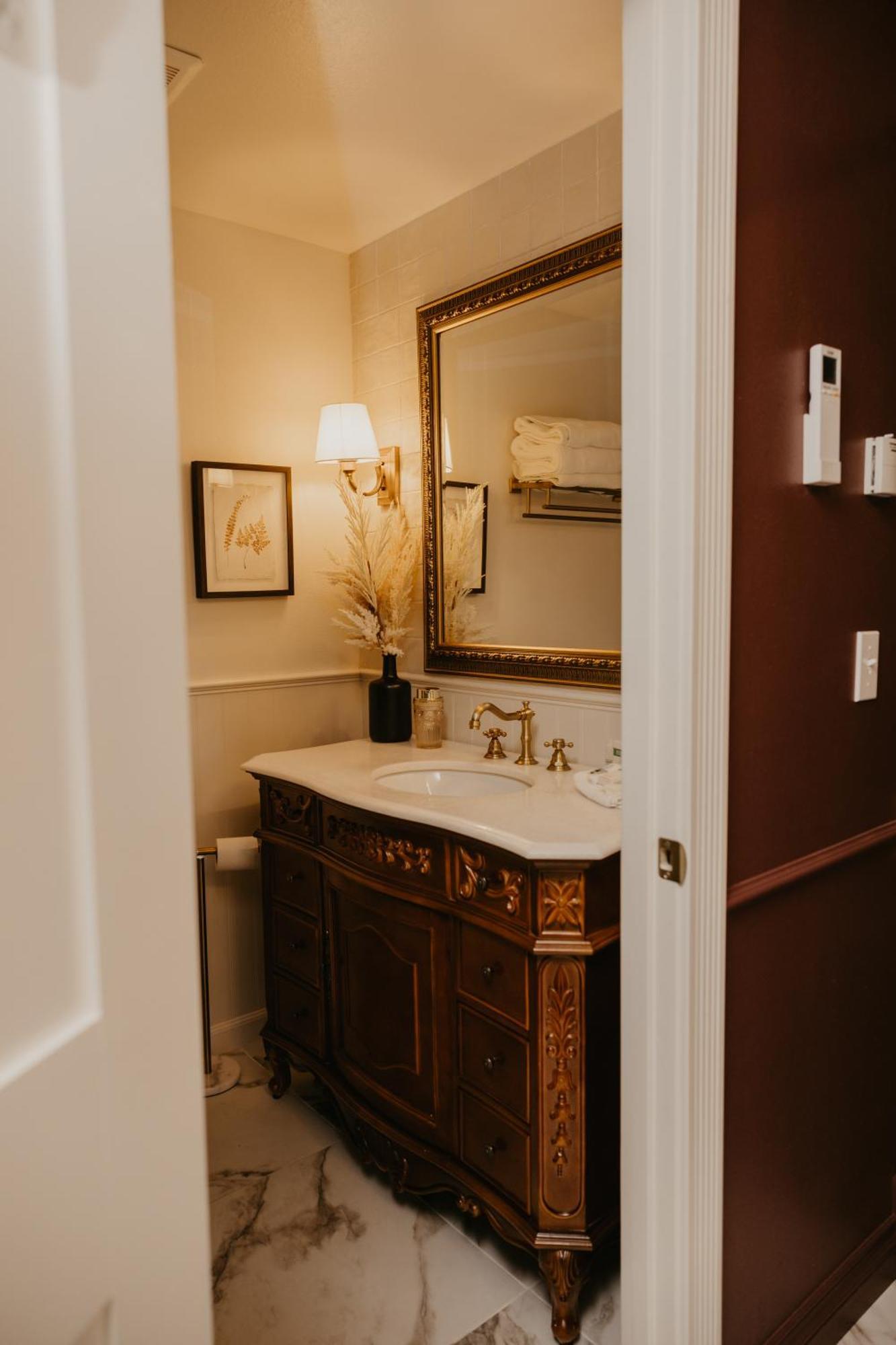 The Brooks Hotel Restaurant And Lounge ウォレス エクステリア 写真